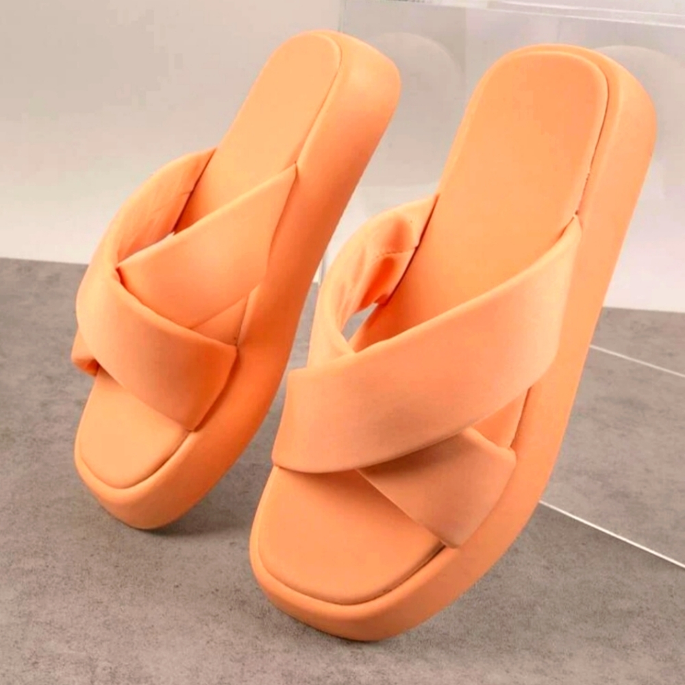 Slides (wide feet friendly)